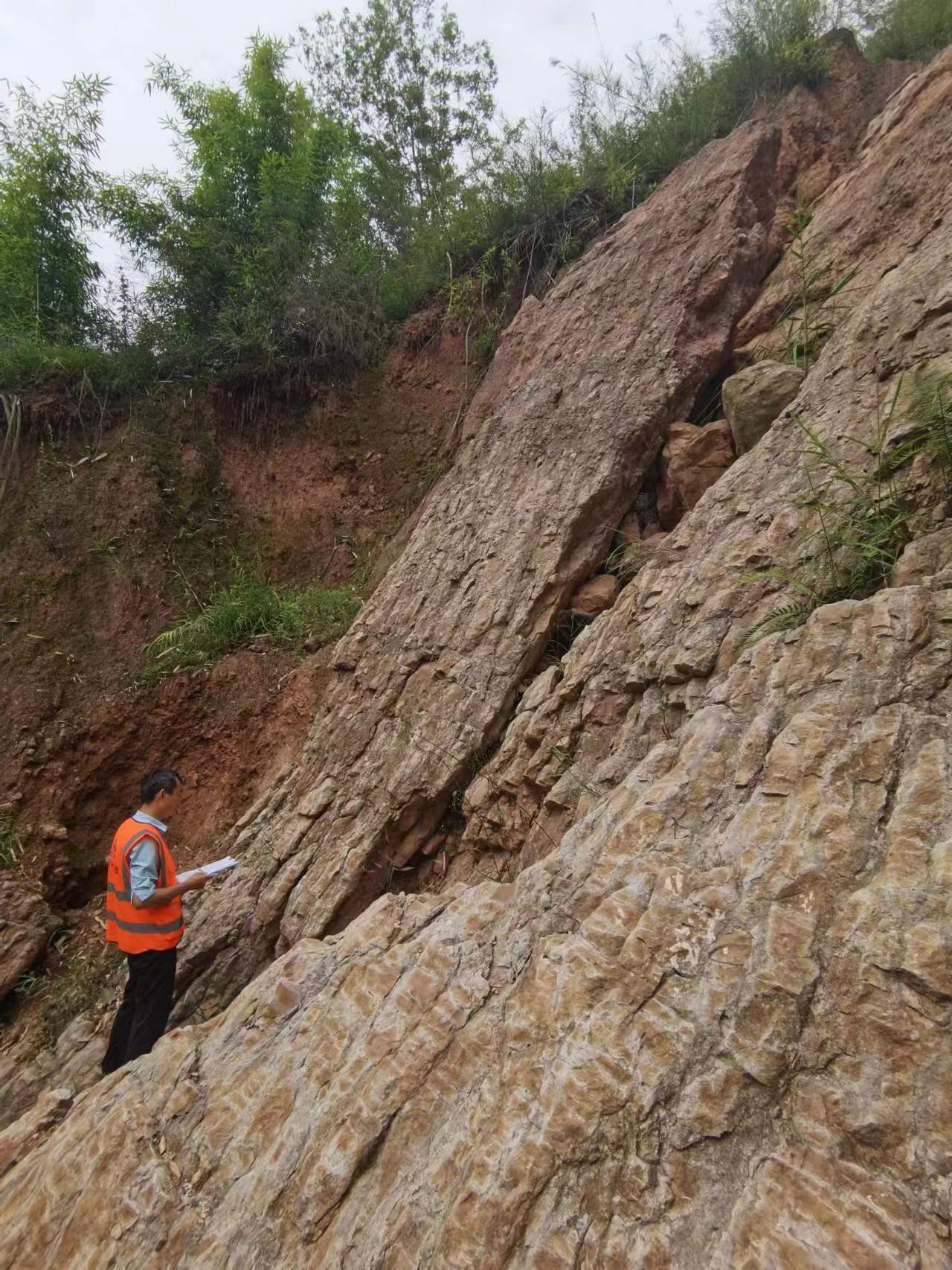 重任在肩，佳節(jié)亦然，順利完成蘆山、寶興震后首輪次生災害應急排查！