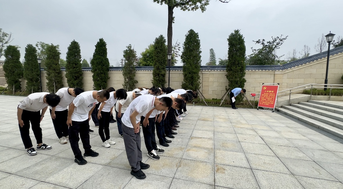 賡續(xù)紅色血脈 筑牢廉潔細(xì)胞|集團(tuán)各黨組織開展“七一”主題黨日活動