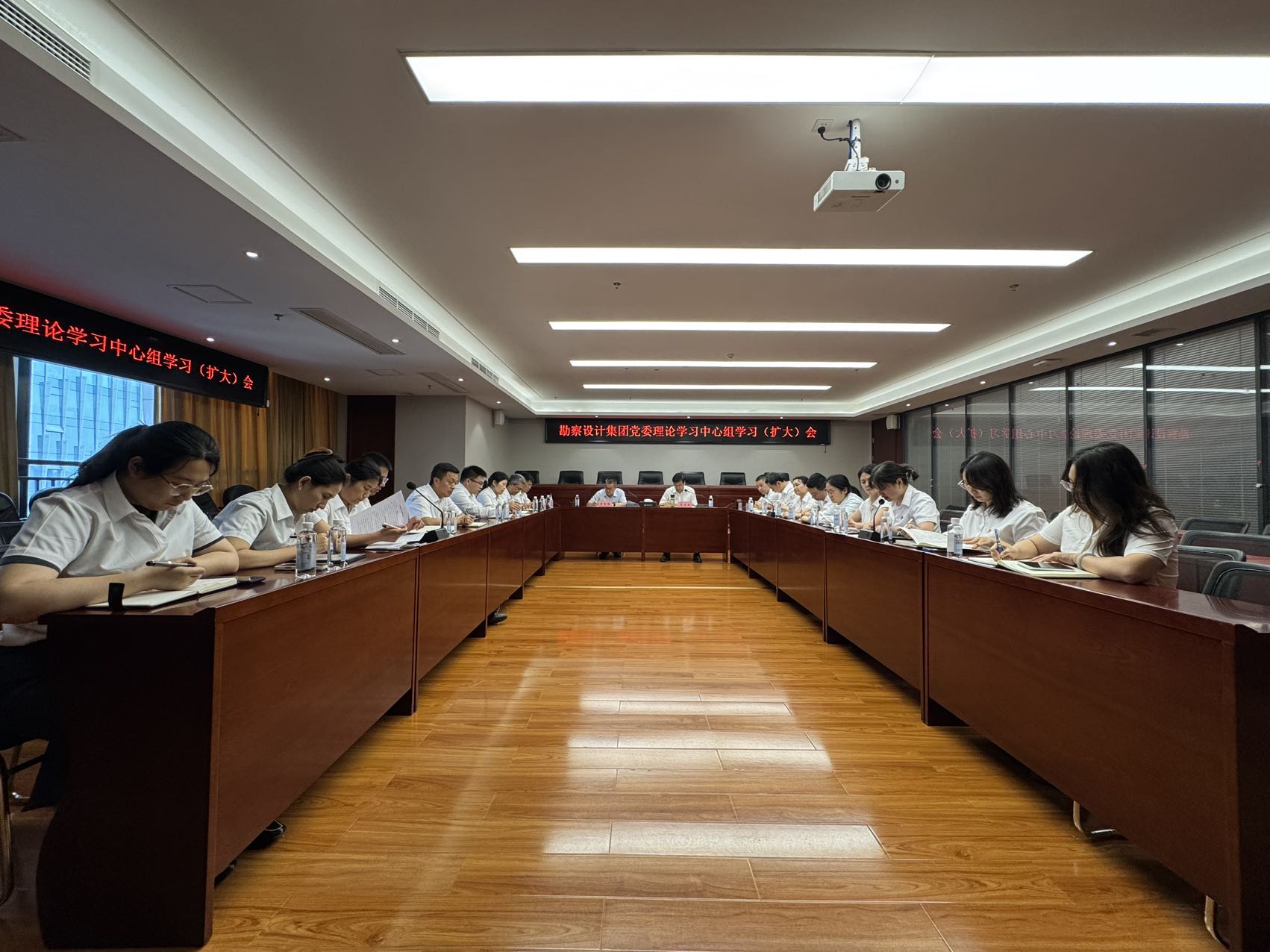 學(xué)思踐悟強作風(fēng) 警鐘長鳴筑防線 | 勘察設(shè)計集團黨委深化紀(jì)律作風(fēng)建設(shè)